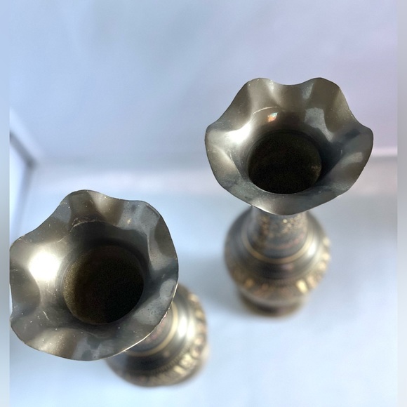 Pair of Vintage Solid Brass Vases Hand Etched gold red Enamel Floral Design - Picture 6 of 10